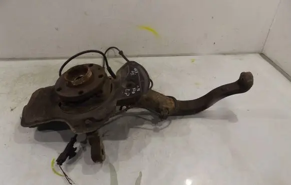 Front wheel hub spindle knuckle