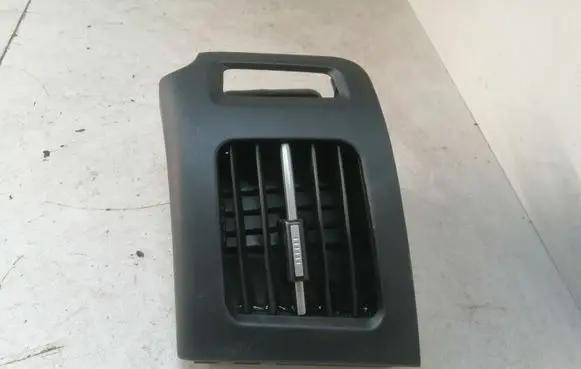 Toyota Prius (XW30) Dashboard side air vent grill/cover trim 5565047070 5566047040