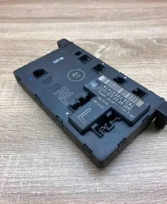 Mercedes-Benz C W203 Door control unit/module 2038700326