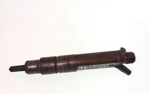 Volkswagen Golf III Fuel injector 028130201G