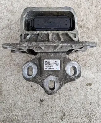 Engine mount bracket