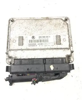 Skoda Fabia Mk1 (6Y) Engine control unit/module 03D906032A 5WP4006007