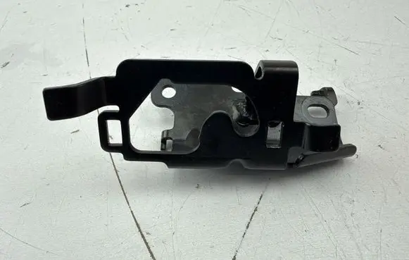 Mercedes-Benz C W205 Parcel shelf load cover mount bracket A2058605700