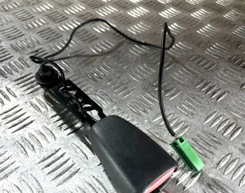 Volvo C30 Front seatbelt buckle 6841697