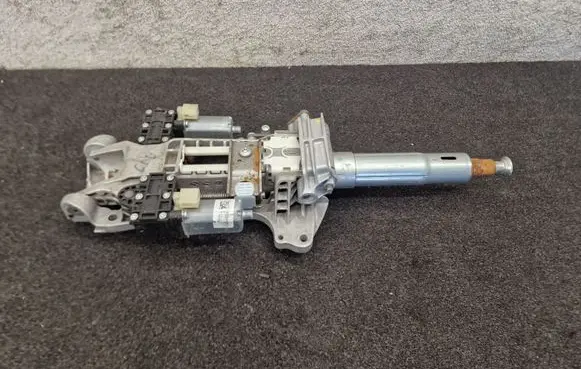 Steering wheel axle set