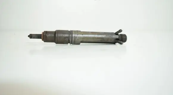 Audi A6 S6 C4 4A Fuel injector 046130201B