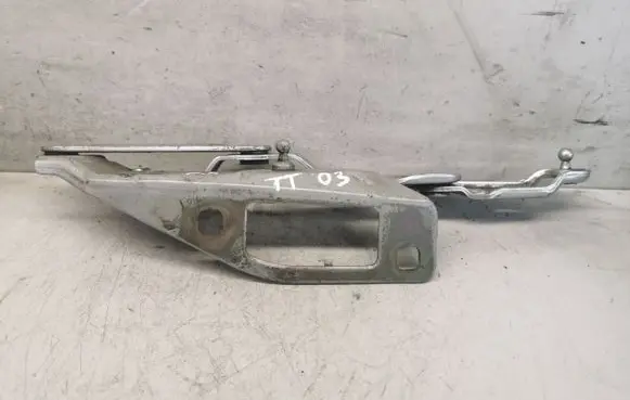 Audi TT Mk1 Engine bonnet/hood hinges 8N0823301