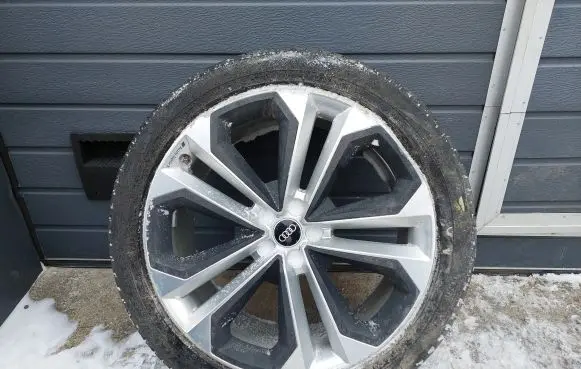 Audi Q8 R21 alloy rim 4M0601025AK