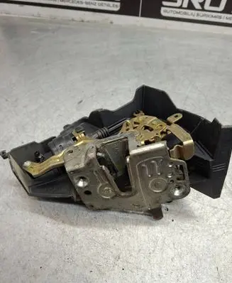 Mercedes-Benz E W210 Rear door lock 2027300635