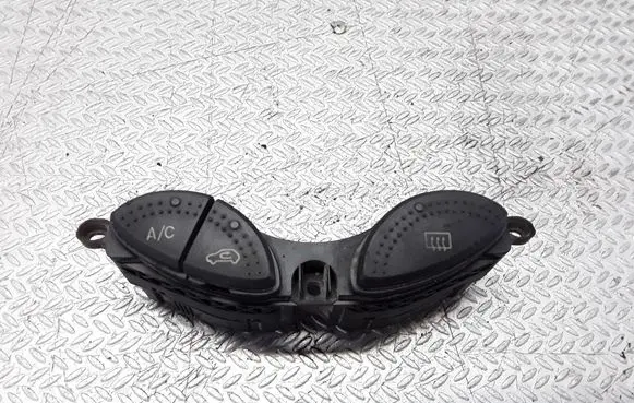 Ford Focus Windscreen/window heater switch 93AG19A945BF