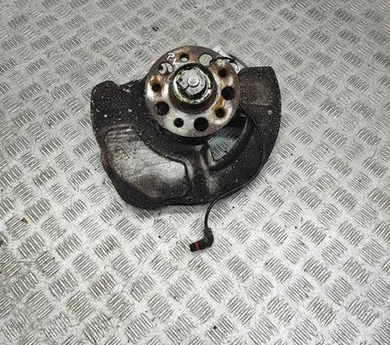Mercedes-Benz CLS C218 X218 Front wheel hub A2183300125