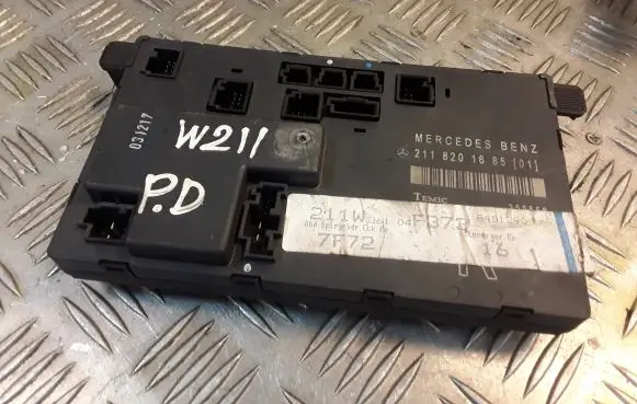 Mercedes-Benz E W211 Door control unit/module 2118201685 A2118201685