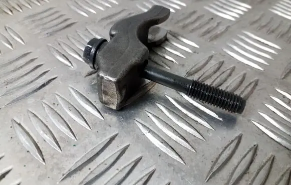 Opel Mokka Fuel Injector clamp holder