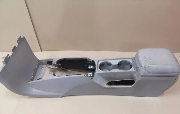 Volvo V50 Center console 8687407 33374M