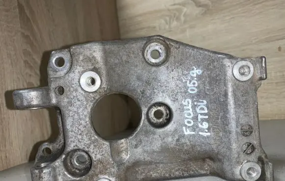 Ford Focus Generator/alternator bracket 9646719580