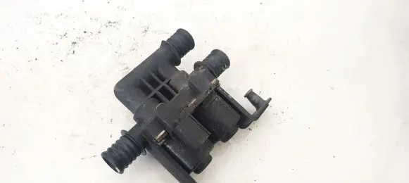 BMW 5 E60 E61 Coolant heater control valve 1147412181 64116931708-02