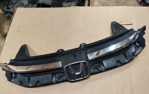 Honda CR-V Front bumper upper radiator grill 71120T1VE010M1