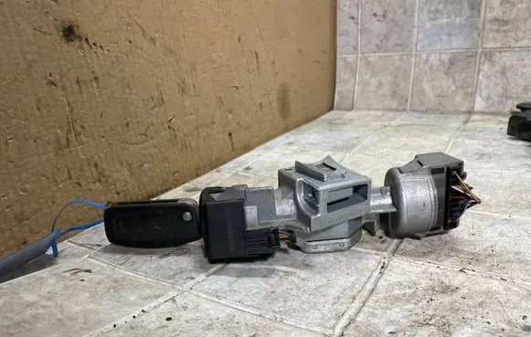 Ford Mondeo MK IV Ignition lock 3M513F880AD