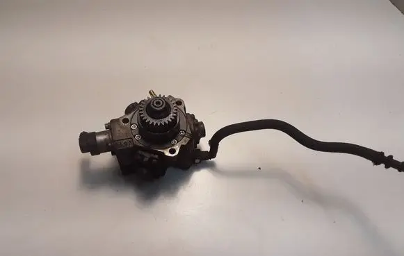 Nissan X-Trail T32 Fuel injection high pressure pump 0445010404