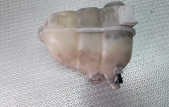 Coolant expansion tank/reservoir