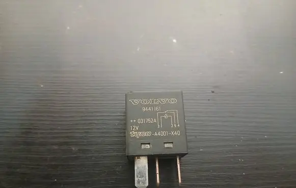 Volvo V70 Other relay 9441161 A4001X40 031752A