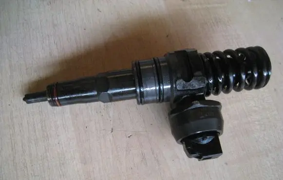Skoda Octavia Mk2 (1Z) Fuel injector 038130073AQ 0414720213