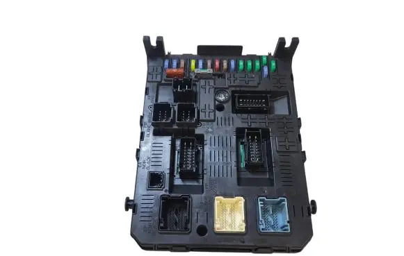 Citroen C5 Fuse module 281197595