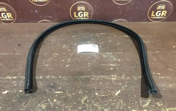Skoda Octavia Mk2 (1Z) Engine compartment rubber 1Z0823723A