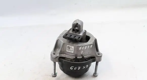 Engine mount bracket