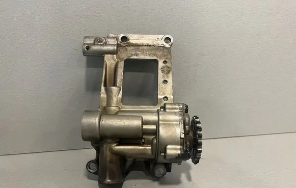 BMW 3 E92 E93 Oil pump 7792945