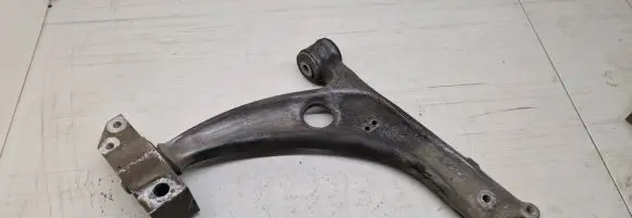Volkswagen PASSAT B6 Front lower control arm/wishbone 3C0407153B