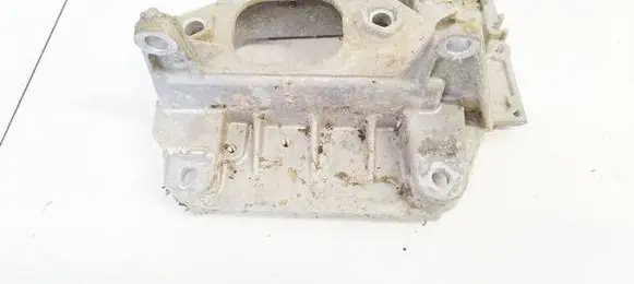 Nissan Juke I F15 Engine mounting bracket