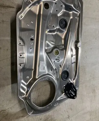 Mercedes-Benz C AMG W204 Front window lifting mechanism without motor 981692105