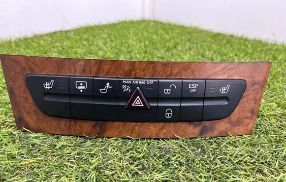 Mercedes-Benz CLS C219 Multifunctional control switch/knob 2118211181