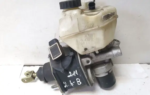 Mercedes-Benz E W211 Master brake cylinder A0004300312