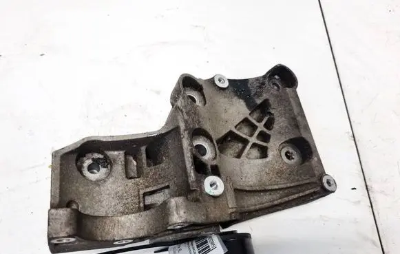 Opel Insignia A Engine mounting bracket 55562863 552274354
