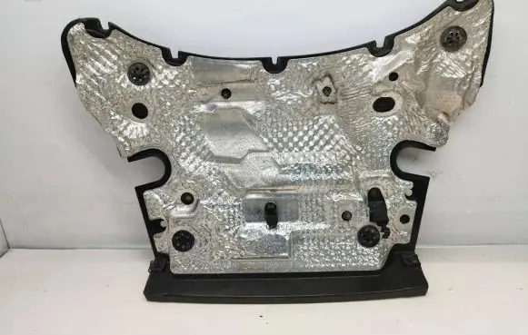 Volkswagen Touareg II Heat shield in engine bay 7P6819523