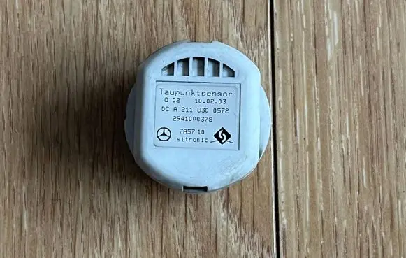 Mercedes-Benz E W211 Intake air temperature sensor A2118300572 2941000378