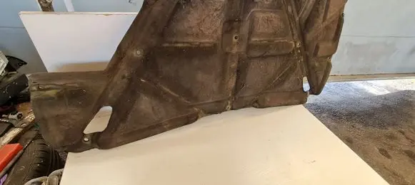 Engine bonnet/hood sound/heat insulation