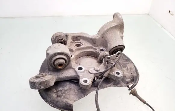 Rear wheel hub spindle/knuckle