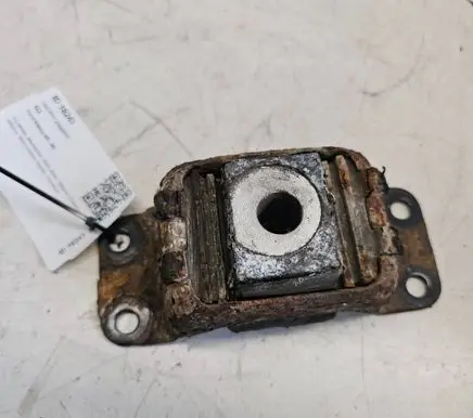 Engine mount bracket