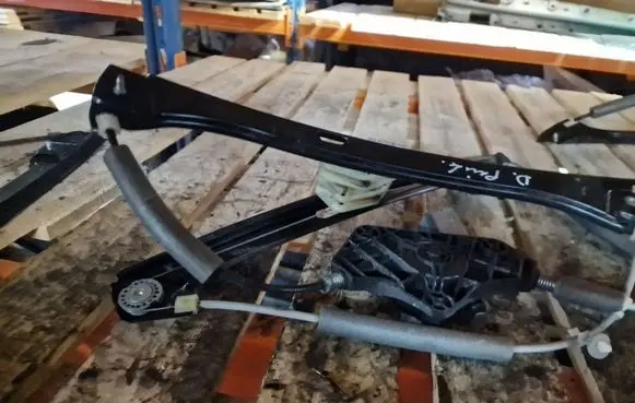 Skoda Superb B8 (3V) Front door window regulator with motor