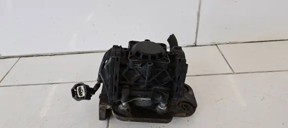 Ford Focus Vacuum pump CV682C506BC K426K 03710206544