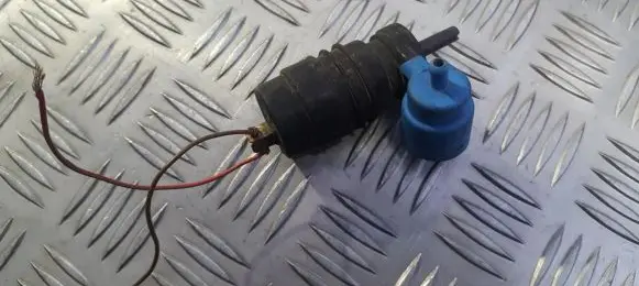 Volkswagen PASSAT B3 Windscreen/windshield washer pump