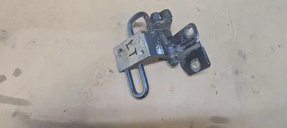 Volkswagen PASSAT B6 Rear door lower hinge 3C8833411A