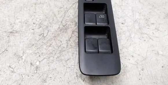 Nissan Qashqai Electric window control switch 25401BB65A