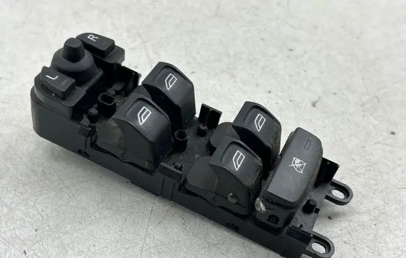 Volvo V70 Electric window control switch 30773269 03454200