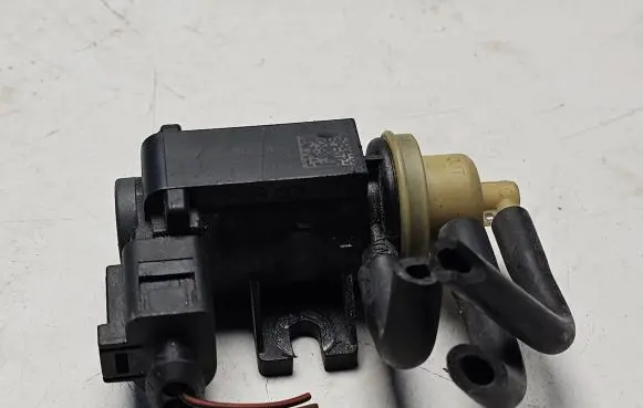 Volkswagen Golf V Turbo solenoid valve 1K0906627B 431114904 011464A