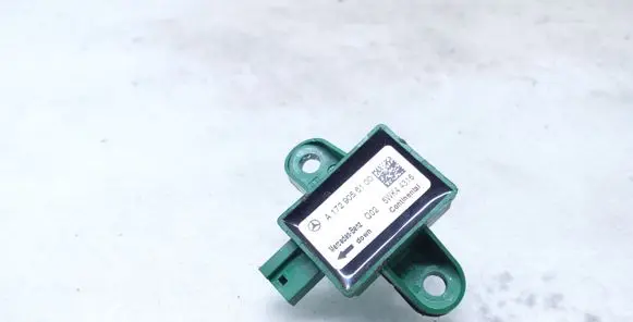 Mercedes-Benz CLS C218 X218 Airbag deployment crash/impact sensor A1729056100