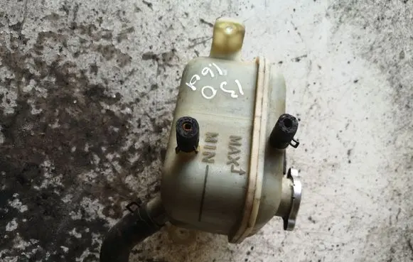 Hyundai i30 Coolant expansion tank/reservoir